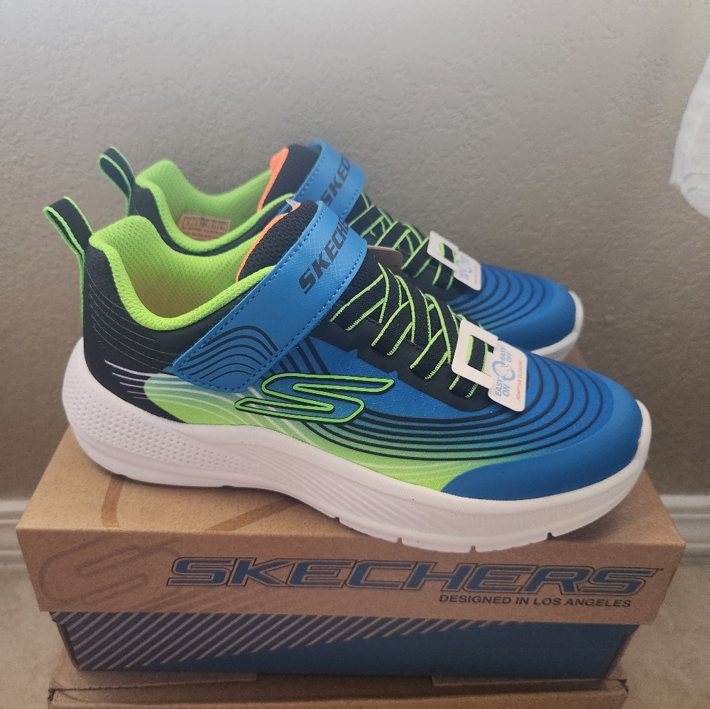 Skechers Blue and Green Sneakers with Dynamic Design